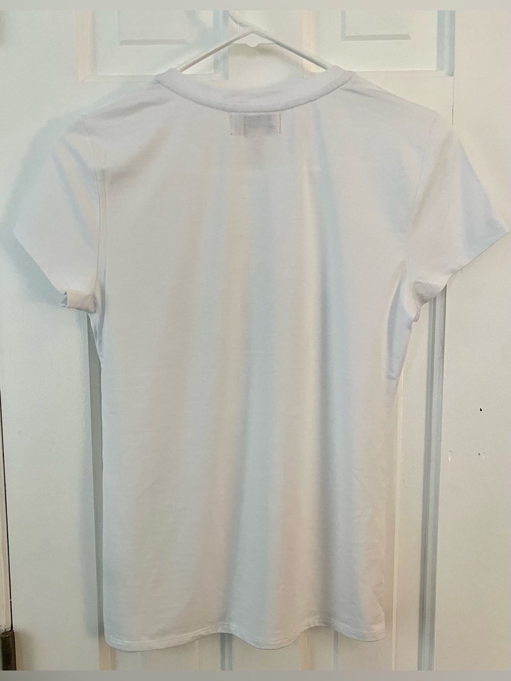 JUICY COUTURE NWT Women’s Short Sleeve Crew Neck Graphic Front Tee. Size: Medium - Picture 2 of 7